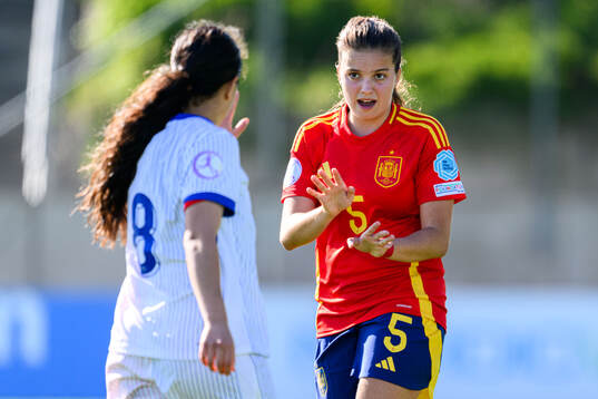 Ambre Ouazar of France and Amaya of Spain