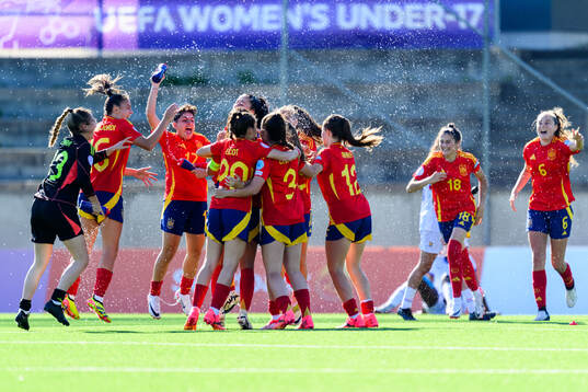 Players of Spain celebrate