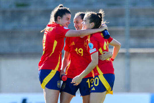 Nerea Carmona, Alba Cerrato and Natalia Escot of Spain