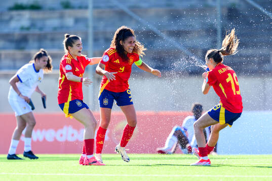 Natalia Escot, Celia Segura and Alba Cerrato of Spain