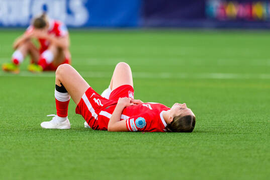 Magda Piekarska of Poland looks dejected