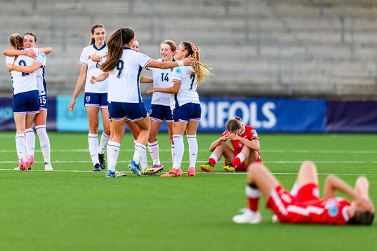 Players of England celebrate and Weronika Arasniewicz of
