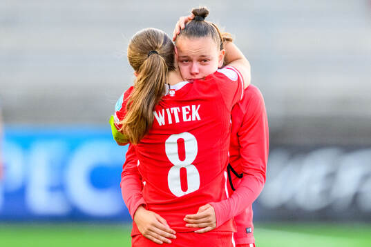 Oliwia Zwiazek of Poland looks dejected