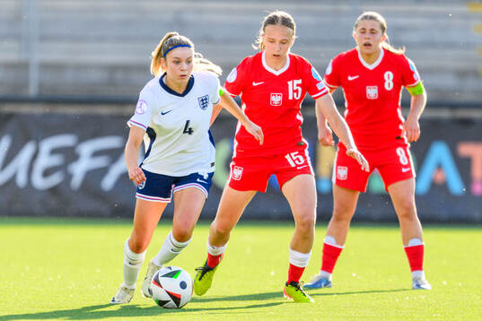 Laila Harbert of England and Weronika Arasniewicz of Poland
