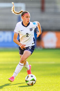 Nelly Las of England