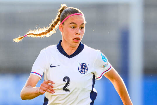 Nelly Las of England