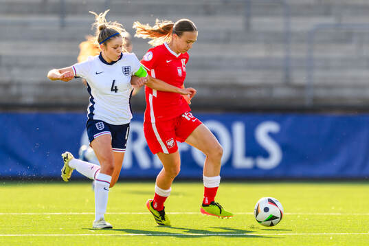Laila Harbert of England and Weronika Arasniewicz of Poland