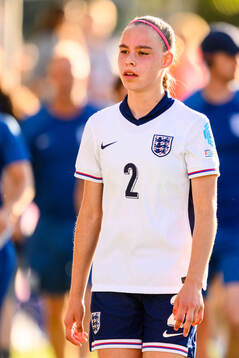 Nelly Las of England