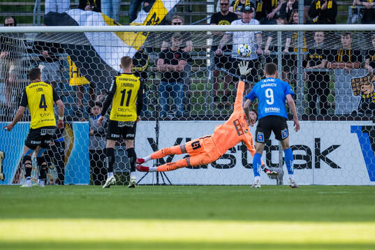 Halmstads Gabriel Wallentin (ej i bild) gör 1-0 bakom