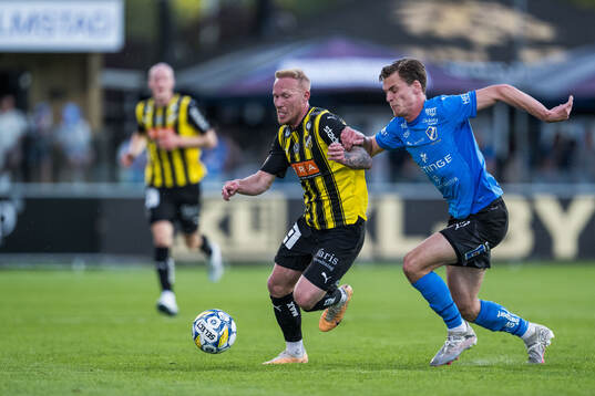 Häckens Mikkel Rygaard Jensen och Halmstads Villiam Granath