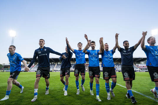 Halmstads spelare jublar