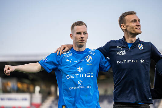 Halmstads Gisli Eyjolfsson och Viktor Granath jublar