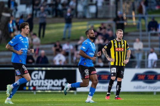 Häckens Simon Gustafson deppar
