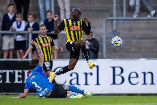 Halmstads Gabriel Wallentin och Häckens Edward Chilufya