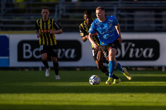 Häckens Akoua Romeo Amane och Halmstads Gisli Eyjolfsson