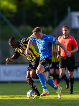 Häckens Akoua Romeo Amane och Halmstads Gisli Eyjolfsson
