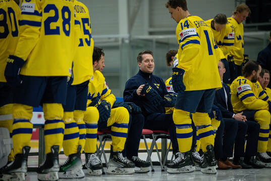 Head coach Sam Hallam and Joel Eriksson Ek of Sweden at a