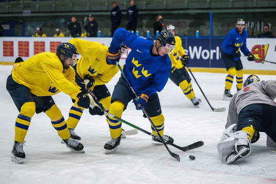 Linus Johansson and Rasmus Dahlin of Sweden at a practice