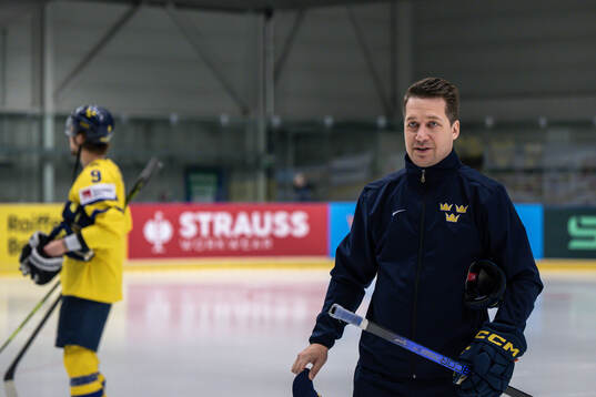 Head coach Sam Hallam of Sweden at a team photo session