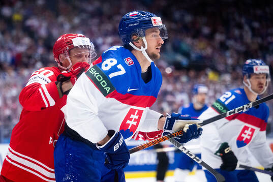 Marcin Kolusz of Poland and Pavol Regenda of Slovakia