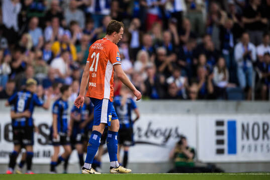 IFK Göteborgs Adam Carlén deppar