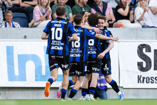 Sirius Noel Milleskog jublar med lagkamrater