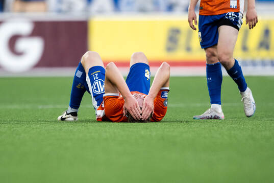 IFK Göteborgs Adam Carlén deppar