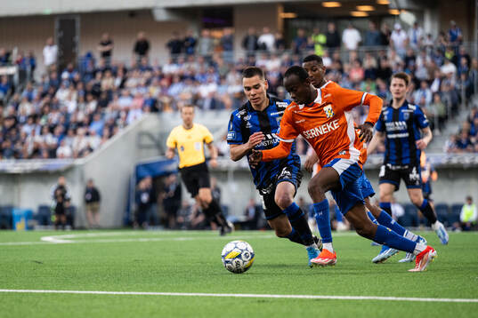 Sirius Leo Walta och IFK Göteborgs Malick Junior Yalcouye