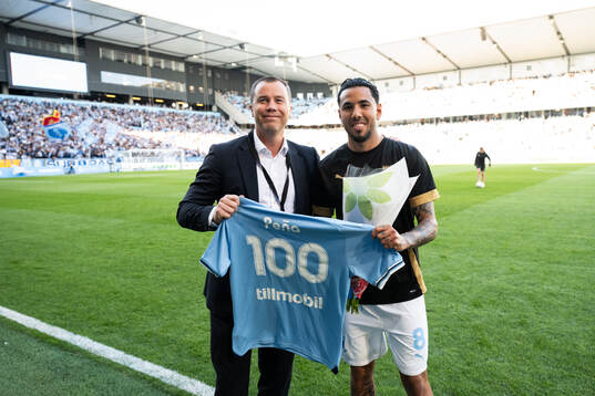 Malmö FFs sportchef Daniel Andersson och Sergio Pena