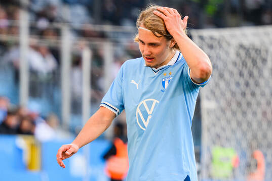 Malmö FFs Sebastian Nanasi deppar