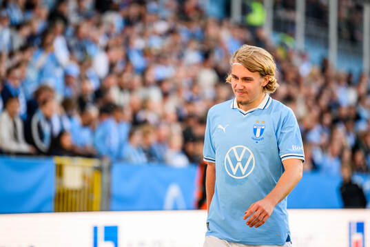 Malmö FFs Sebastian Nanasi deppar