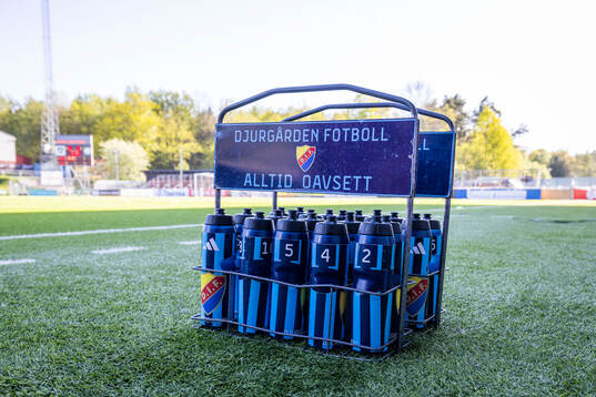 Djurgården vattenflaskor innan fotbollsmatchen i