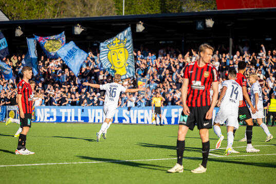 Djurgårdens Tobias Gulliksen jublar 1-0 målet