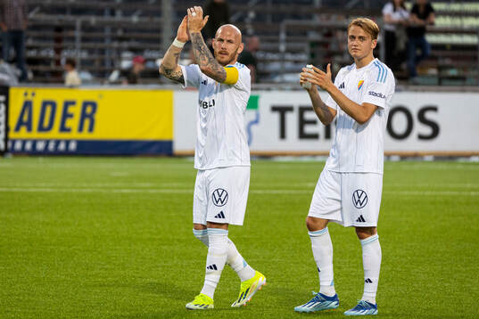 Djurgårdens Magnus Eriksson och Oskar Fallenius jublar