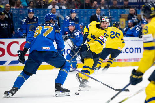 Marcus Johansson of Sweden scores 0-1