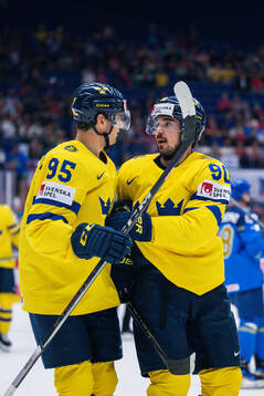 André Burakovsky and Marcus Johansson of Sweden celebrate
