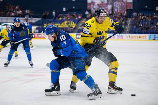 Nikita Mikhailis of Kazakhstan and Jesper Frödén of Sweden