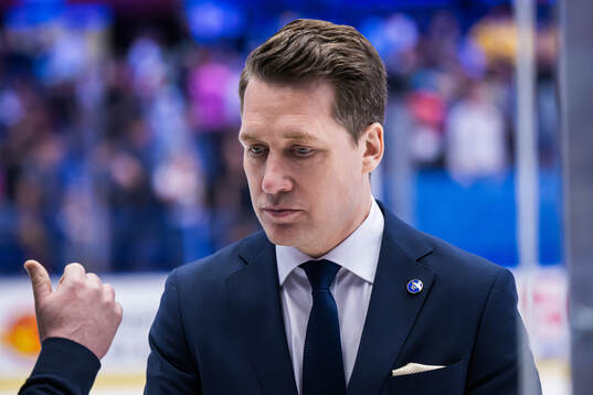 Head coach Sam Hallam of Sweden