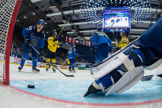Fabian Zetterlund and Isac Lundeström of Sweden celebrate