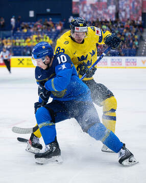 Nikita Mikhailis of Kazakhstan and Jesper Frödén of Sweden
