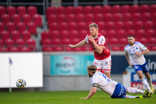 Kalmars Lars Saetra och IFK Norrköpings Christoffer Nyman
