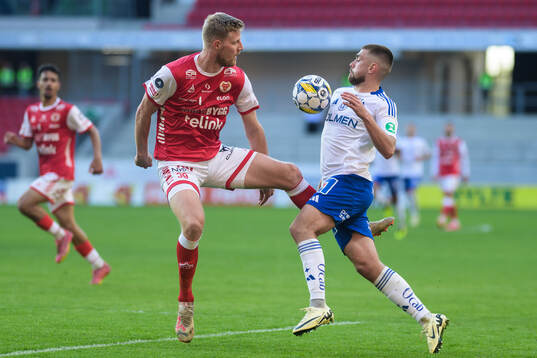 Kalmars Lars Saetra och IFK Norrköpings Tim Prica