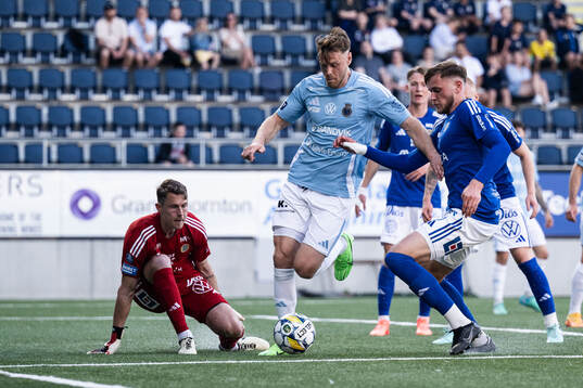 GIF Sundsvalls målvakt Jonas Olsson och Ludvig Svanberg