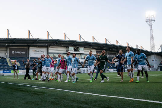 Gefles spelare jublar