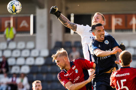 Östers Östers målvakt Robin Wallinder och Utsiktens