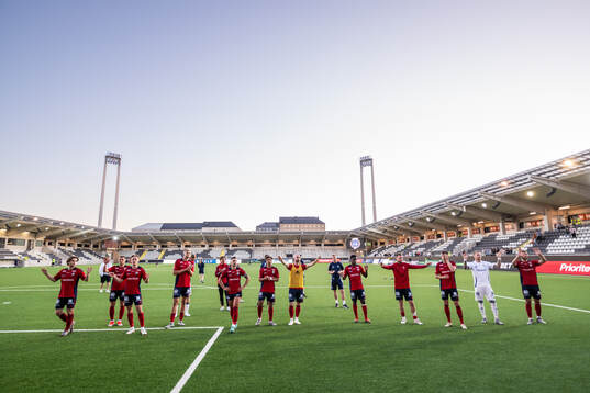 Östers spelare tackar supportrarna