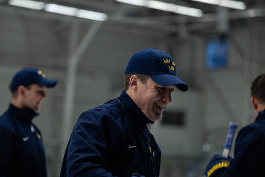 Head coach Sam Hallam of Sweden at a practice session