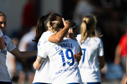 IFK Norrköpings Sabina Ravnell och Vesna Milivojevic jublar