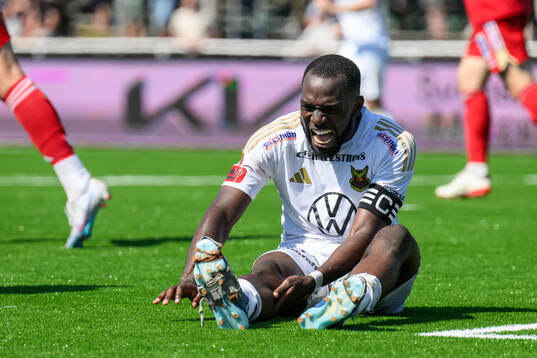 Östersunds Chrisnovic Isemoli N'sa har ont