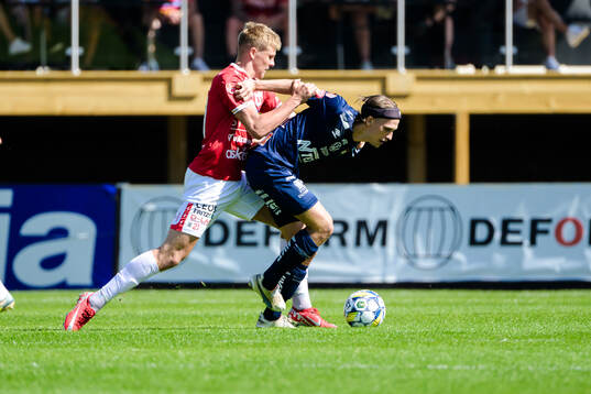 Degerfors Elias Pihlström och Örgrytes Charlie Vindehall